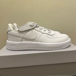 NIB Little Kid PS Nike Force 1 Low EasyOn Triple White FN0237-111